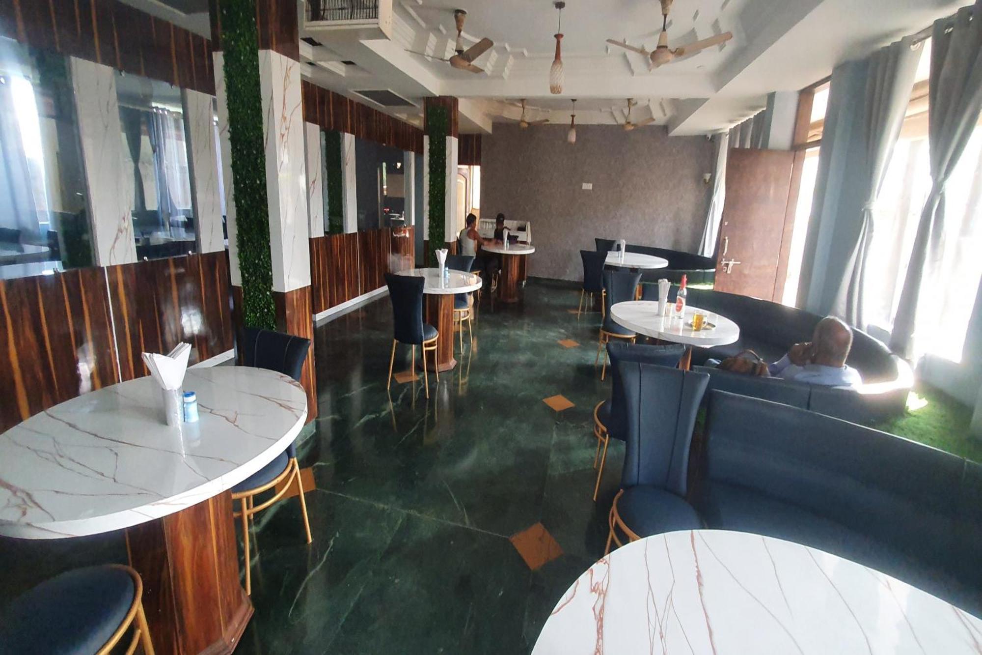 Akolia Oyo Hotel Rajshree מראה חיצוני תמונה